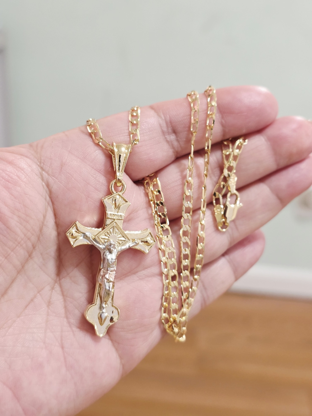 18k Gold Plated crucifix pendant necklace